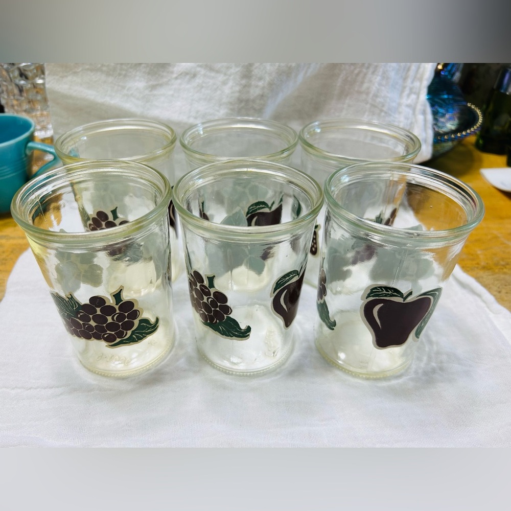 Vintage Bama jelly juice jars, grape & apple. Set of 6. Great condition.